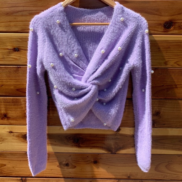 🎀LAST ONE🎀 Pearl Soft Crop Twist Sweater - Picture 8 of 8